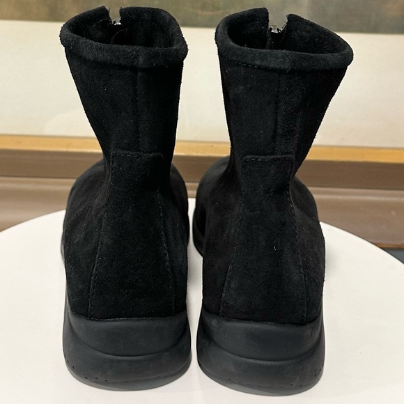 🌹LA CANADIENNE🌹 Lavender Black Ankle Boot Size: 5M - Picture 9 of 15